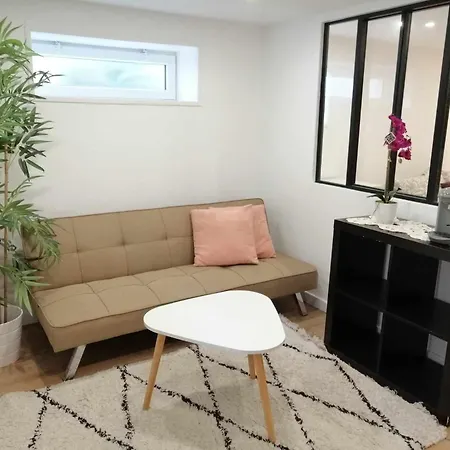 Buzenval Paris Apartman